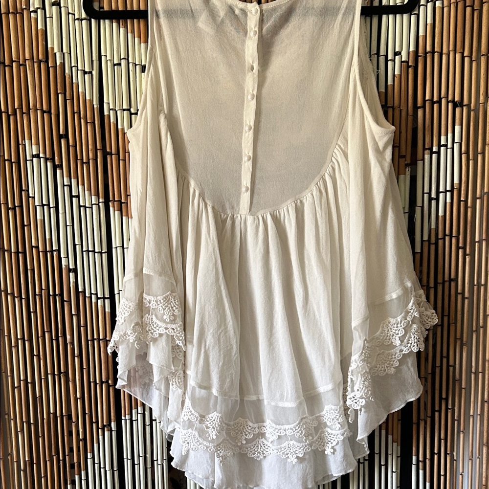 Pinky Lace Overlay Sleeveless Blouse - White - Picture 3 of 5